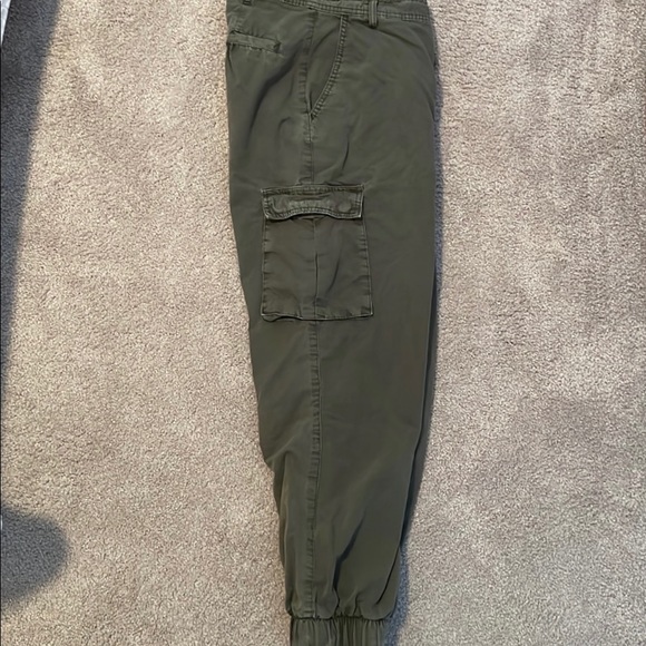 Abercrombie & Fitch cargo army green jeans. Women’s S - Picture 7 of 10